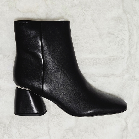 DKNY Ankle Boots Booties 9.5 Black Leather & Silver Caleena Heeled Boots NIB - Picture 2 of 6